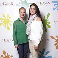 Las hermanas María Esteve y Celia Flores en la inauguración de LOSAN KIDS en Madrid