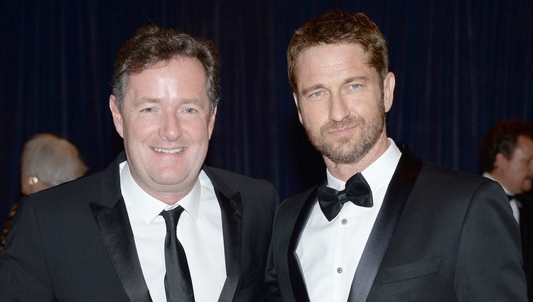 Piers Morgan y Gerard Butler en la 2013 White House Correspondents' Association