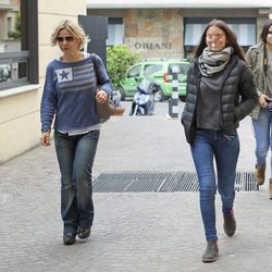 Eugenia Martínez de Irujo y Cayetana Rivera visitan a la Duquesa de Alba en Roma