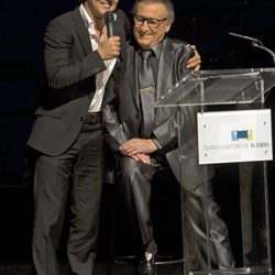 Manolo Escobar recibió la visita de David Bisbal durante un homenaje