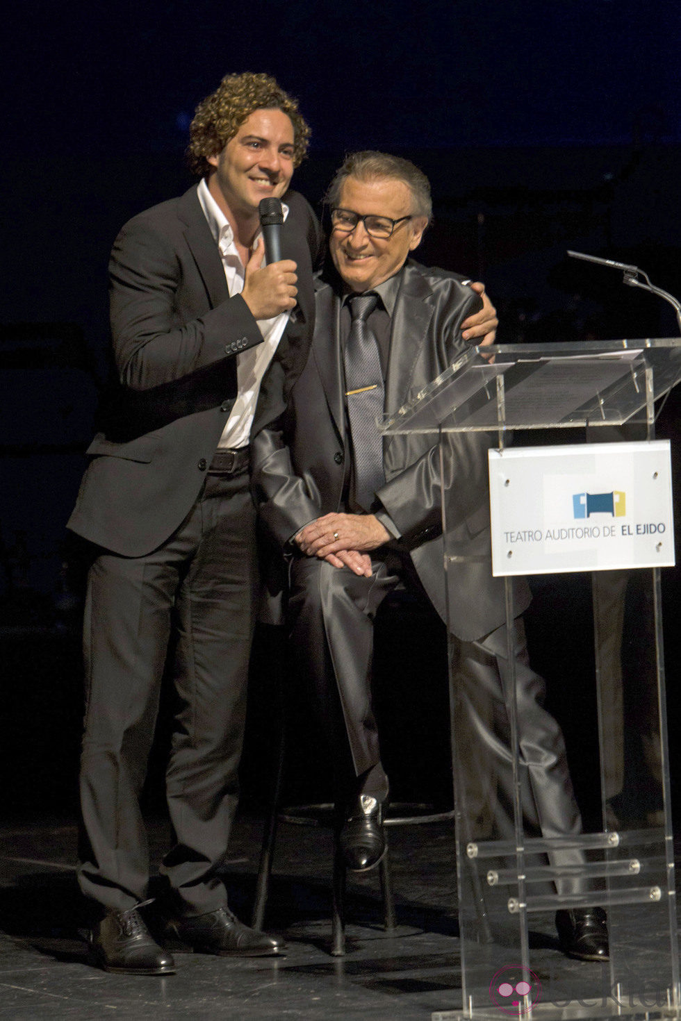 Manolo Escobar recibió la visita de David Bisbal durante un homenaje