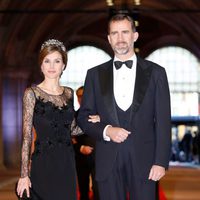 Los príncipes Felipe y Letizia de España en la cena previa a la abdicación de la Reina Beatriz de Holanda