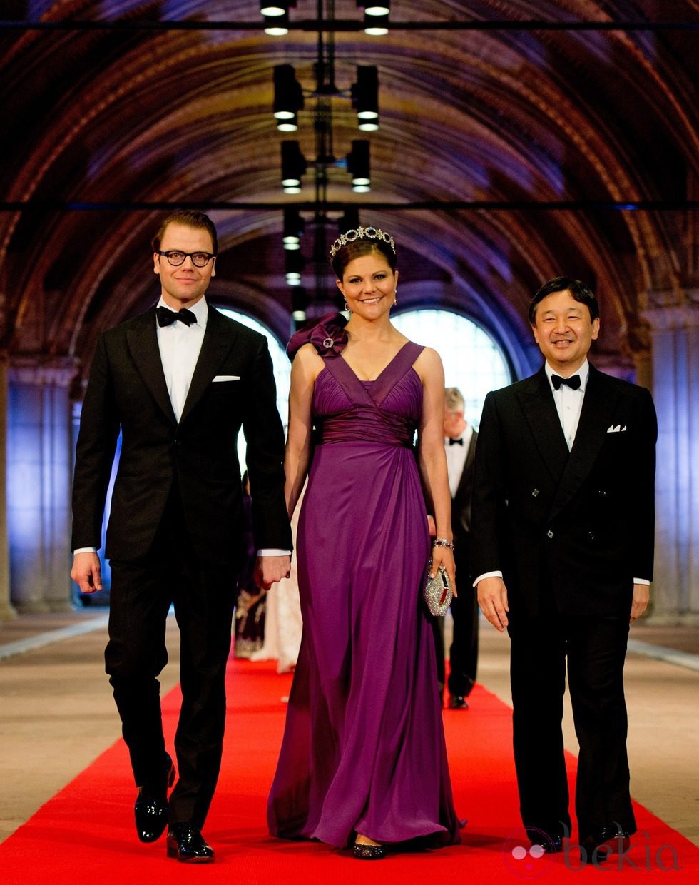 Los príncipes Daniel y Victoria de Suecia y el príncipe Naruhito de Japón en la cena previa a la abdicación de la Reina Beatriz de Holanda