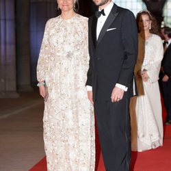 Los príncipes Haakon y Mette-Marit de Noruega en la cena previa a la abdicación de la Reina Beatriz de Holanda