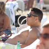 Ronaldo Nazario luce su cuerpo el sol de Ibiza