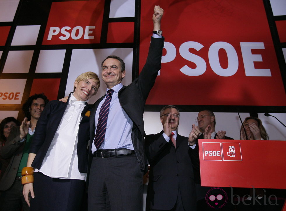 Zapatero celebra con Sonsoles Espinosa su victoria en las elecciones de 2008