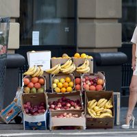 Jennifer Lopez en la frutería para el rodaje de 'Papi'