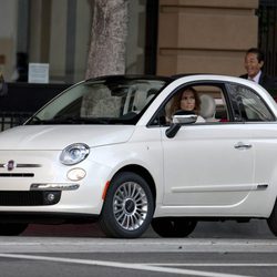 Jennifer Lopez en coche en el rodaje de 'Papi'