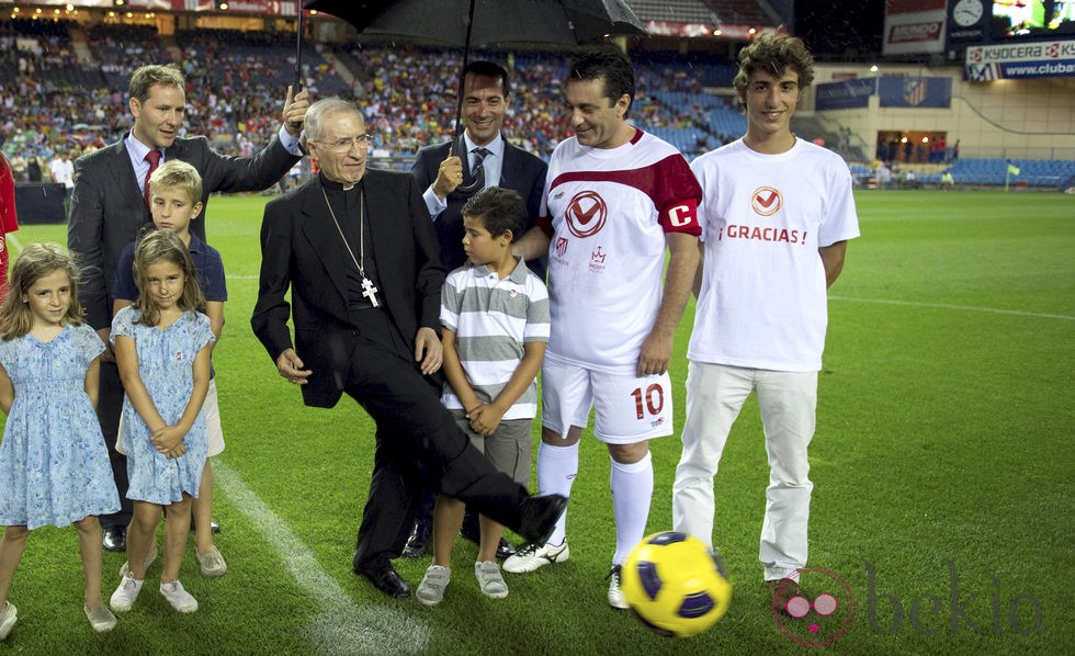 Rouco Varela hace el saque de honor en el partido benéfico de las JMJ