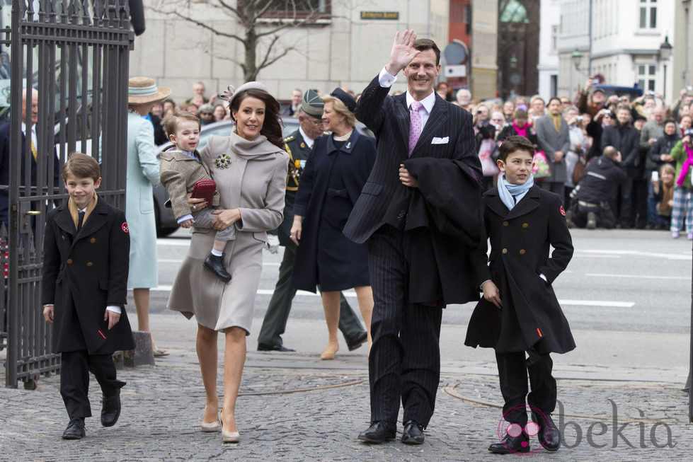 Joaquín y Marie de Dinamarca y sus hijos Nicolás, Félix y Enrique