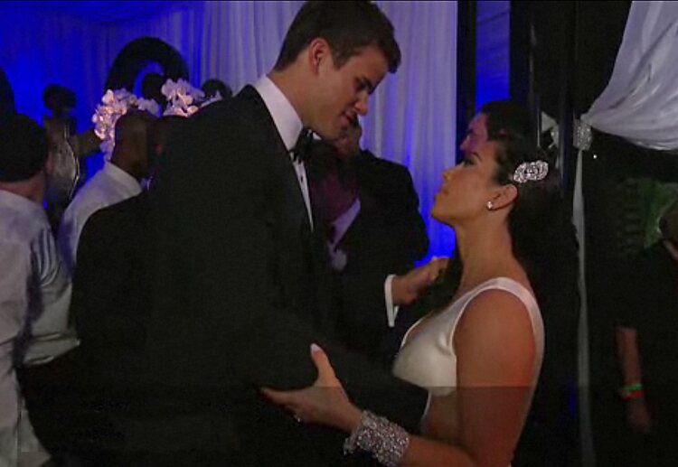 Kim Kardashian y Kris Humphries bailando el día de su boda