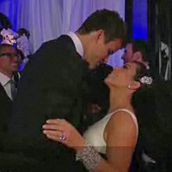 Kim Kardashian y Kris Humphries felices y enamorados bailando tras su boda