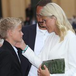 Mette Marit acaricia a su hijo Marius en el 10 aniversario de Haakon y Mette Marit de Noruega