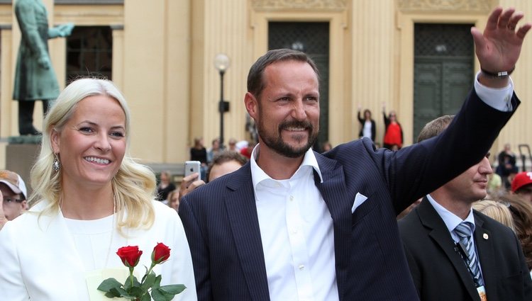 Haakon y Mette Marit de Noruega en su 10º aniversario de boda