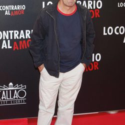 Álex Angulo en el estreno de 'Lo contrario al amor' en Madrid