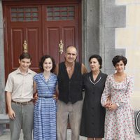 Nadia de Santiago, Joaquín Climent y Macarena García en la séptima temporada de 'Amar en tiempos revueltos'