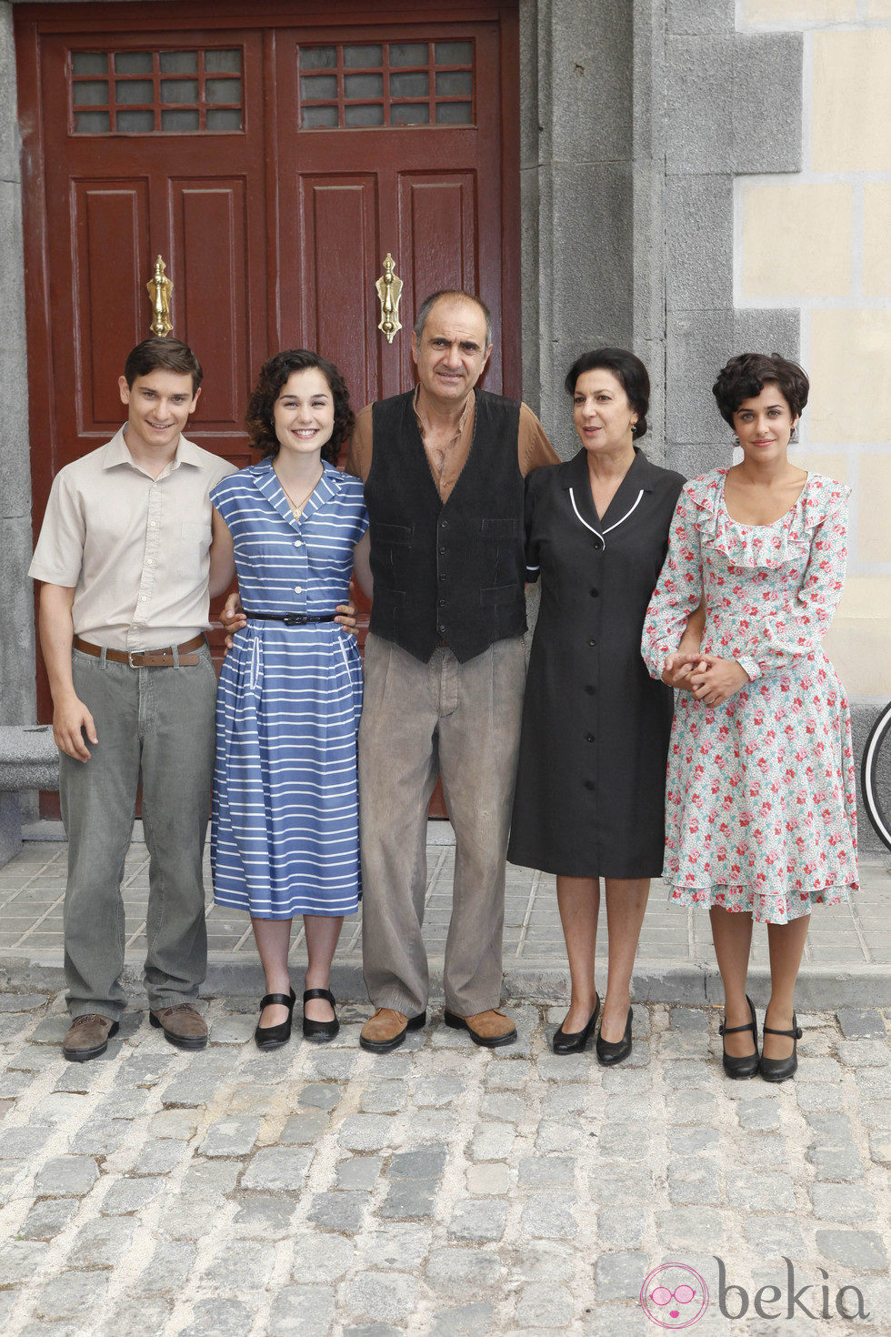 Nadia de Santiago, Joaquín Climent y Macarena García en la séptima temporada de 'Amar en tiempos revueltos'