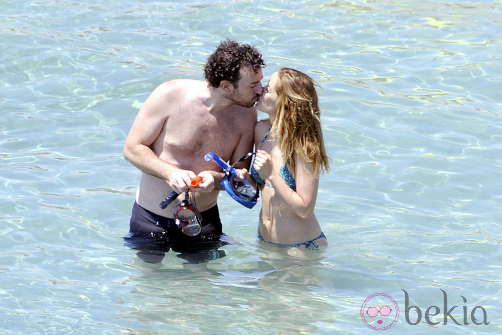 María Adánez y David Murphy, cariñosos en el mar