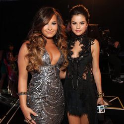 Demi Lovato y Selena Gomez en los MTV Video Music Awards 2011