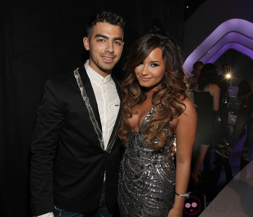 Joe Jonas y Demi Lovato en los MTV Video Music Awards 2011