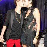 Justin Bieber besa a Selena Gomez en los MTV Video Music Awards 2011