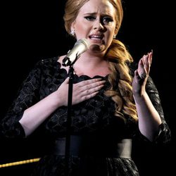 Adele cantando en la gala de los MTV Video Music Awards 2011