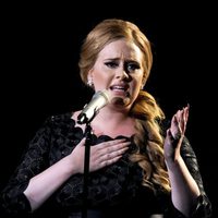 Adele cantando en la gala de los MTV Video Music Awards 2011