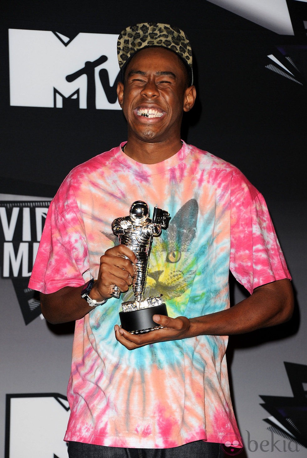 Tyler the Creator posa con su premio en los MTV Video Music Awards 2011