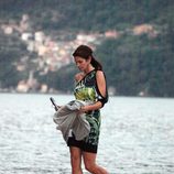 Cindy Crawford tras abandonar un barco en el Lago Como