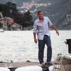 George Clooney tras abandonar el barco en el que disfrutó del Lago Como