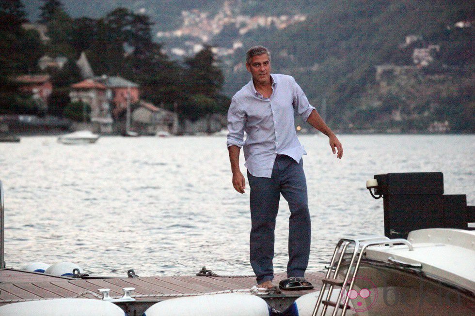 George Clooney tras abandonar el barco en el que disfrutó del Lago Como