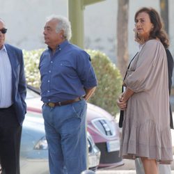 Curro Romero, Antonio Romero de 'Los del Río' y Carmen Tello en el funeral de Maleni Loreto