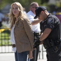 Daryl Hannah detenida por un policía en Washington