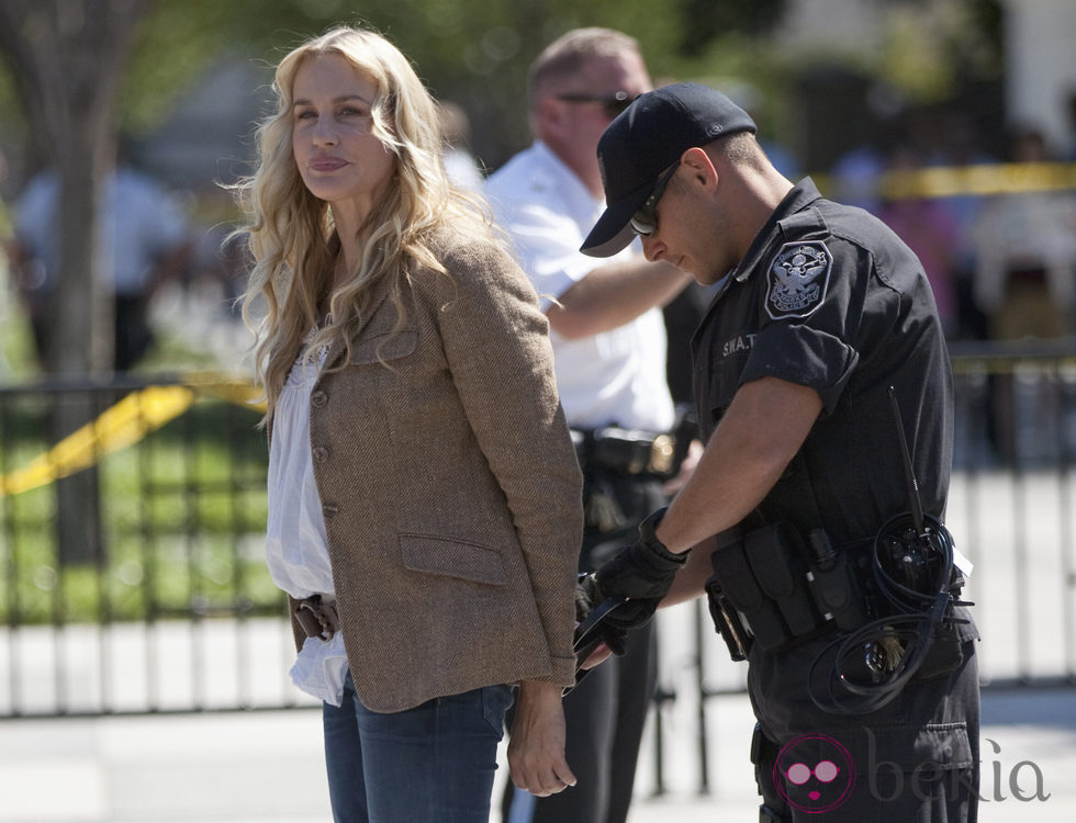 Daryl Hannah detenida por un policía en Washington