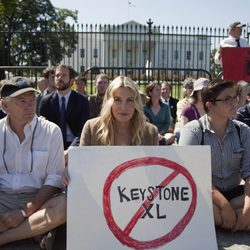 Daryl Hannah protesta contra un oleoducto frente a la Casa Blanca