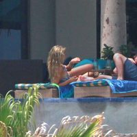 Nick Jonas y Delta Goodrem al sol de México