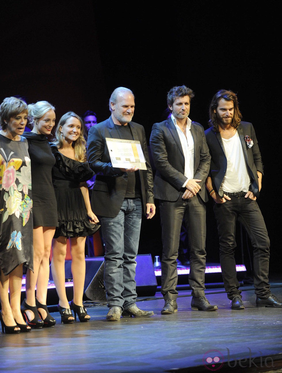 Ángela Cremonte, Lluís Homar, Jesús Olmedo y Alfonso Bassave en la clausura del FesTVal de Vitoria