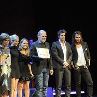 Ángela Cremonte, Lluís Homar, Jesús Olmedo y Alfonso Bassave en la clausura del FesTVal de Vitoria