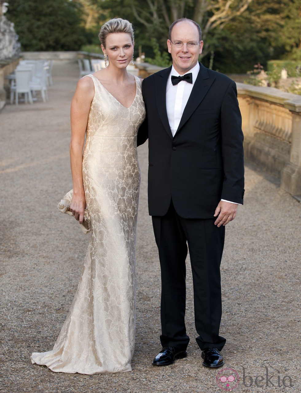 Alberto de Mónaco y Charlene Wittstock en una gala benéfica celebrada en Inglaterra