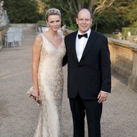 Alberto de Mónaco y Charlene Wittstock en una gala benéfica celebrada en Inglaterra