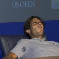 Rafa Nadal sufre fuertes calambres durante una rueda de prensa