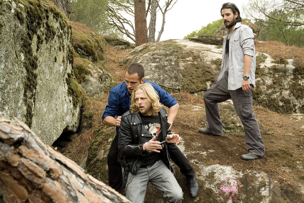 Bosco y Max en el bosque con Rudy en 'Punta Escarlata'