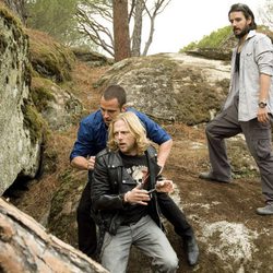 Bosco y Max en el bosque con Rudy en 'Punta Escarlata'