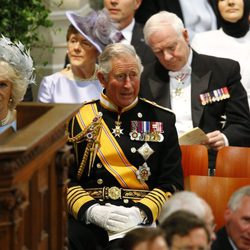 El príncipe Carlos de Inglaterra y Camila Parker durante la investidura de Guillermo Alejandro de Holanda