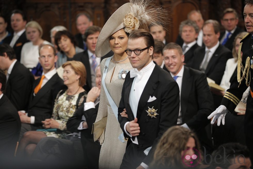 Los príncipes Daniel y Victoria de Suecia en la ceremonia de investidura de Guillermo Alejandro de Holanda