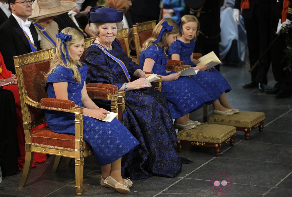 La Princesas Amalia, Beatriz, Alexia y Ariane en la investidura de Guillermo Alejandro de Holanda