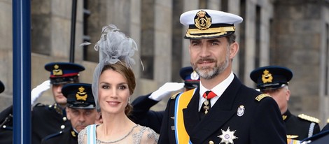 Los Príncipes Felipe y Letizia en la investidura de Guillermo Alejandro de Holanda