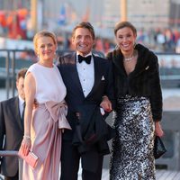 Mabel, Mauricio y María Elena Ángela de Holanda en la cena de gala por la coronación de Guillermo Alejandro de Holanda