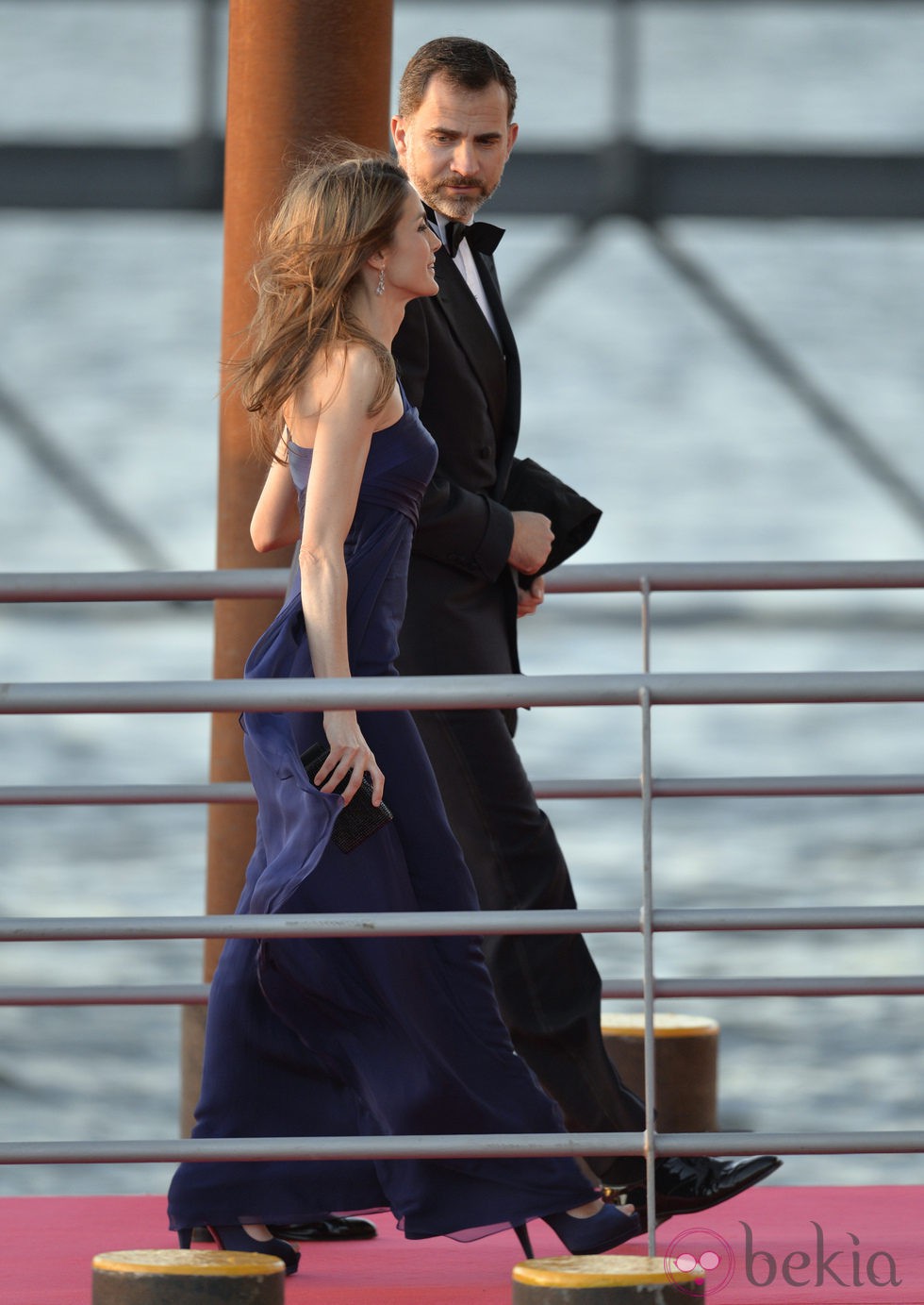 Los Príncipes Felipe y Letizia en la cena de gala por la coronación de Guillermo Alejandro de Holanda