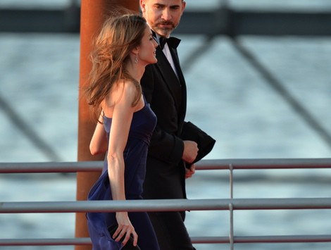 Los Príncipes Felipe y Letizia en la cena de gala por la coronación de Guillermo Alejandro de Holanda